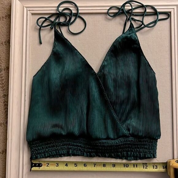 ASTR Emerald green the Astrid Top NWOT - S - Picture 9 of 13